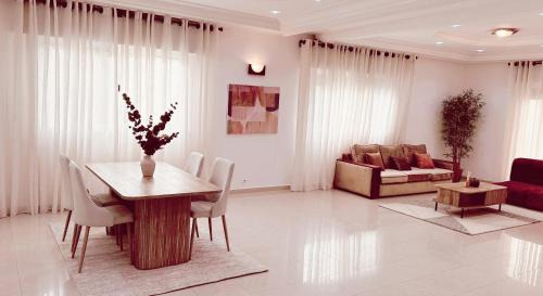 Very nice 2 bedroom apartment with POOL in Almadies , near Corniche des almadies and Us ambassy
