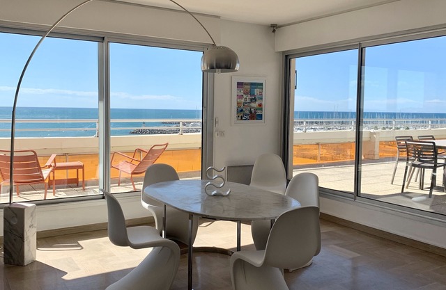 Very nice apartment of 120 m2 terrace of 60 m2 seafront