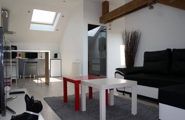 Very nice apartment F2, wifi available.