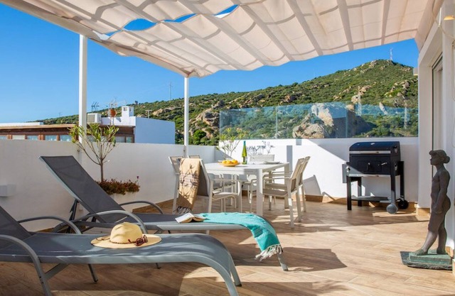 Very nice apartment with 30 sqm terrace and ocean view – perfect location!