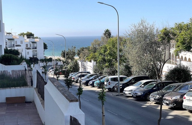 Very nice and comfortable apartment with a spacious terrace and sea views