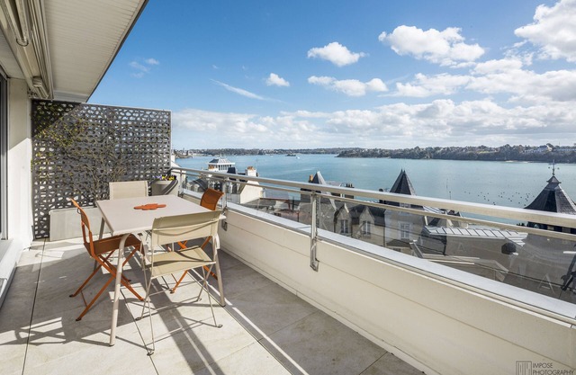 VERY NICE EXCEPTIONAL SEA VIEW APARTMENT IN THE CENTER OF DINARD