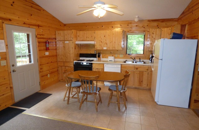 Very Nice Exceptionally clean 3 bedroom with fireplace, A/C and Fire pit