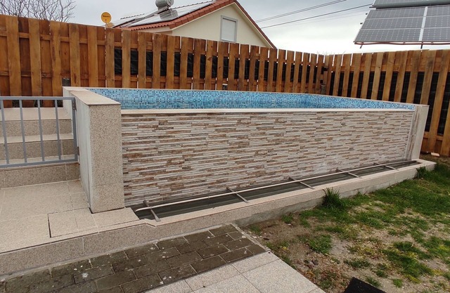 Very nice house with pool and private garden