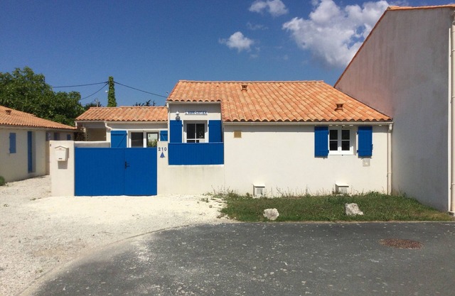 Very nice house for 7 people 700m from the beach