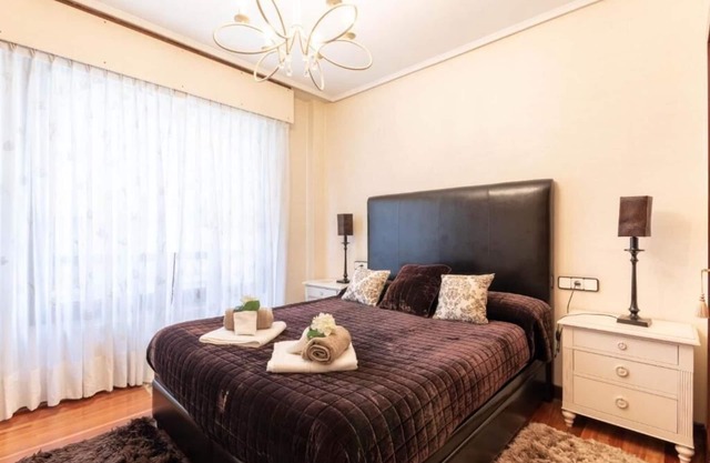 VERY SPACIOUS AND PERFECTLY LOCATED - Guggenheim and Casco Viejo