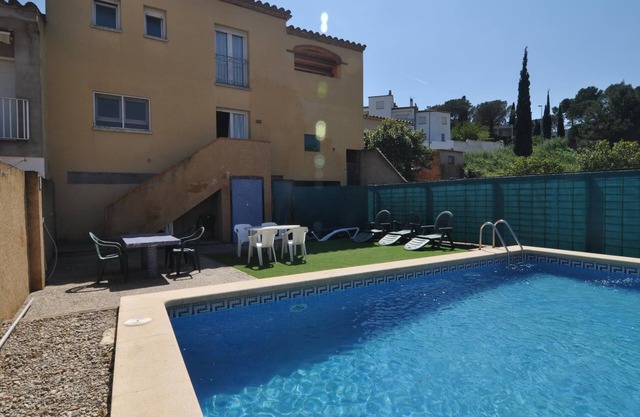 Very spacious house with private pool, Barbecue and Wifi