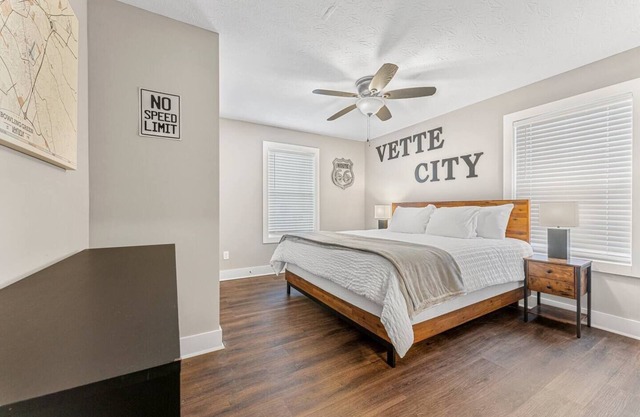 Vette City! 4 Beds/4 Baths + 2 King Beds | BG, KY