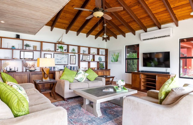 Paradiso Ocean View. A perfect getaway.n10 mins drive to Smugglers Cove Beach.
