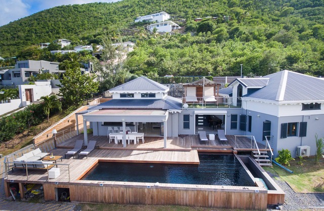 VILLA ZABRICOT Magnificent contemporary villa - 6 bedrooms 4 bathrooms