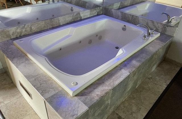 VIBE INN - WHIRLPOOL SUITES
