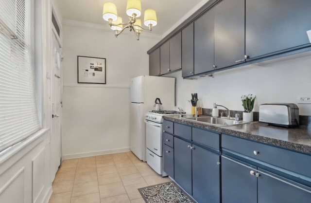 Vibrant 2BR and 1BA Apartment Furnished