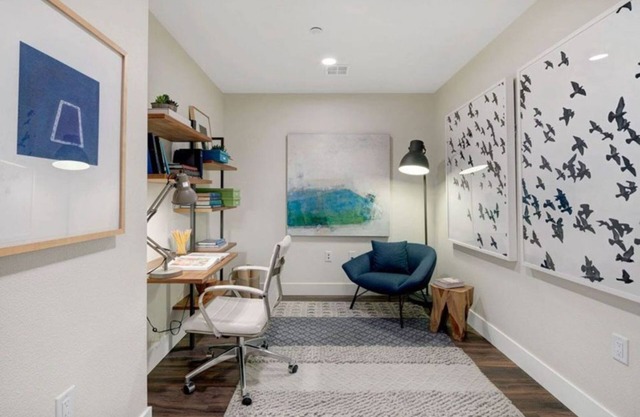 Vibrant 2BR Condo in Flats At Cityline
