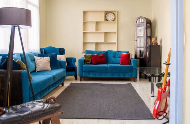 Vibrant and Central Flat in Karsiyaka near Sea