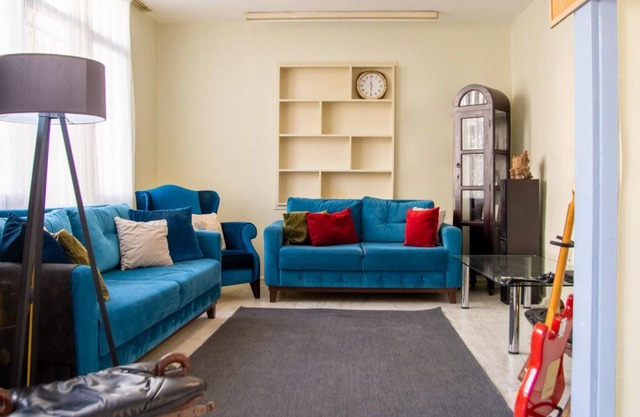 Vibrant and Central Flat in Karsiyaka near Sea