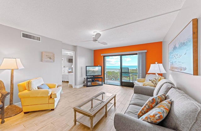 Vibrant Direct Oceanfront Condo | 5th Floor Balcony Views + Heated Pool & Beach Access! ☀️