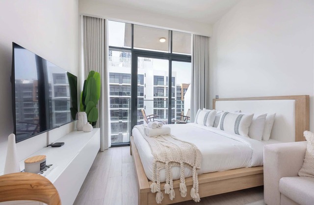 Vibrant Studio at Azizi Riviera in Maydan One, Near Burj Khalifa