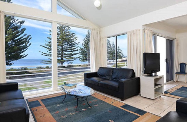 VICTOR BEACH HOUSE - Seafront on exclusive Encounter Bay @ Victor Harbor