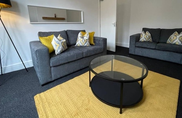 Victoria House - Newly refurbished 4 double bedroom property in Doncaster