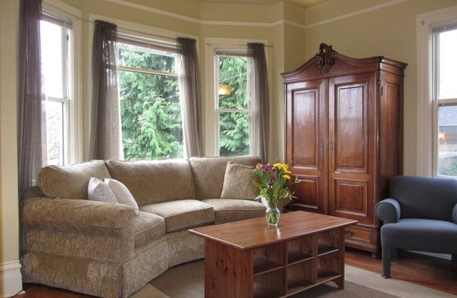 Victorian Cottage 2 Miles to Downtown Seattle