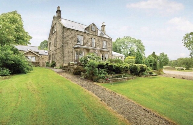 Victorian Detached Stone Built ‘Gentleman’s Residence’ sleeps 6-13