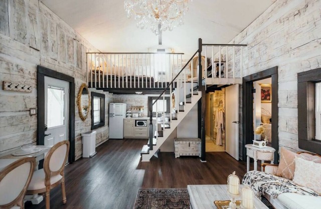 Victorian French Cottage w/Hot Tub: Hocking Hills