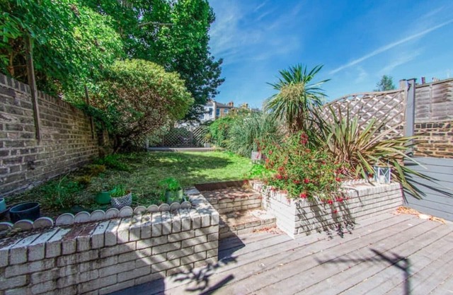 Victorian Garden Apartment in London Fields