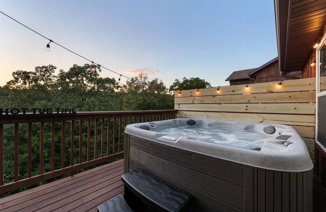 Views! Priv. Hot Tub. 2 Resort Pools. Golf Resort. Sports Courts & Playgrounds.