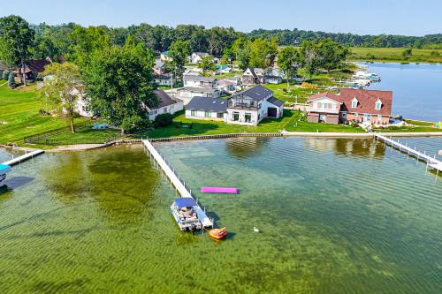 Views, Swimming and Family Fun Chapman Lake Retreat