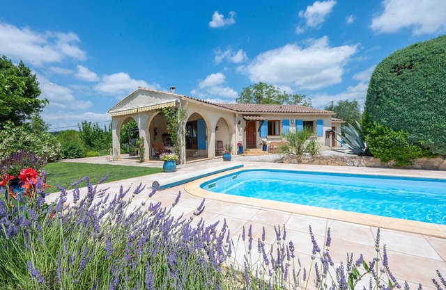 Villa Vignes – Family-friendly villa in the Gard with pool, large garden and play areas