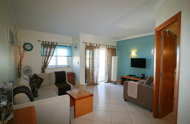Vila da Praia Private Complex full Sky/BT Sports + UK TV & free WIFI