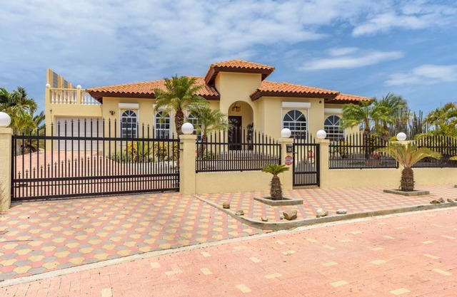 Vila with private pool, a view of the ocean and the island - sunset and sunrise