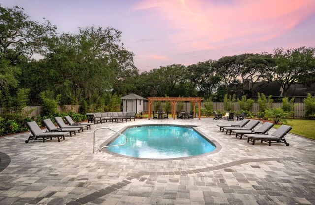 Vilano Rose Slps 24, 6Bds/5 Bths, Pool, Wlk to Beach, Golf, Pets, Hot Tub