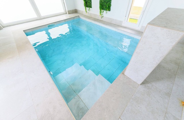 Villa con Piscina Climatizada en el Interior de la Casa y Mucho más