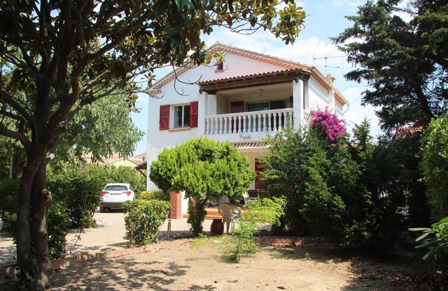 Villa 100 metres from Port du Brusc, the beach and shops