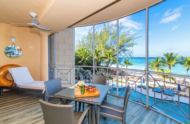 Villa 17, Third floor, 3 bedroom, 3 bathroom, oceanfront, fully equipped.
