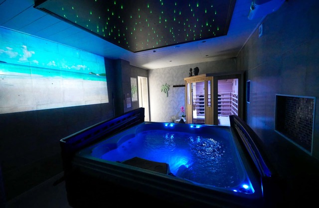 Villa 180m² with private spa, barbecue, table football