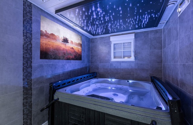 Villa 200m² with private spa, barbecue, table football