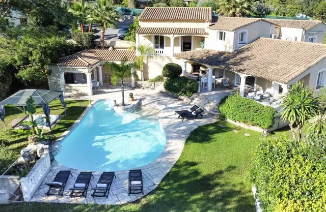 Villa 330m2, 6 bedrooms, heated pool, jacuzzi