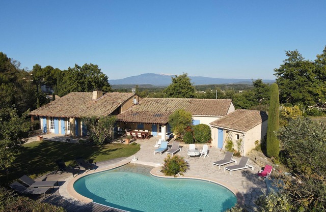 Villa 4 bedrooms with heated pool from 05 to 10. Rated 2 * by étoiles de France