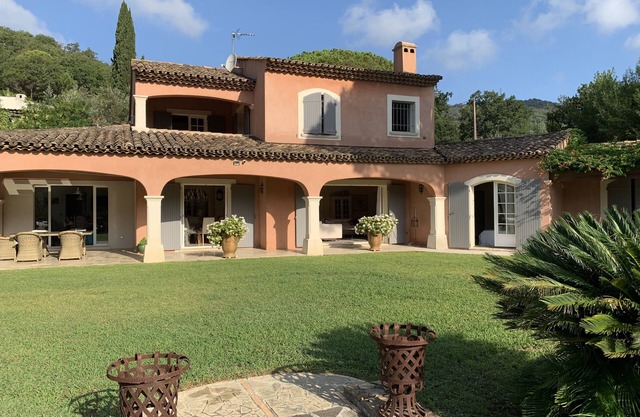 Villa 4 Chambres à Grimaud Avec Piscine, Terrain de Tennis et Pétanque