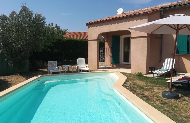 VILLA AIIR-CONDITIONED/SWIMMING POOL/GARDEN/4 BEDR./2 BATHS/8BEDS/BOXWIFI
