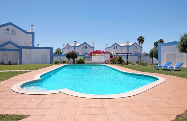 Villa 'Alto Do Perogil Pool' with Mountain View, Wi-Fi and Air Conditioning