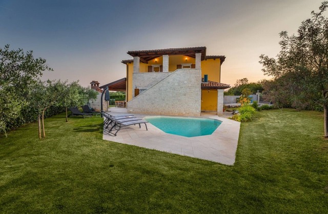 Villa Amalija, a holiday home with a heated pool