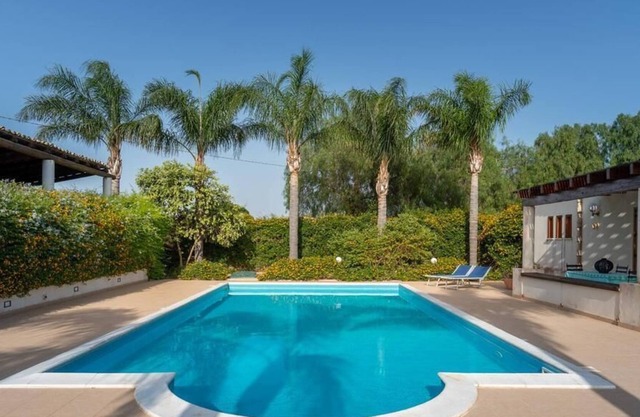 Villa Amurusanza- poolside guest house