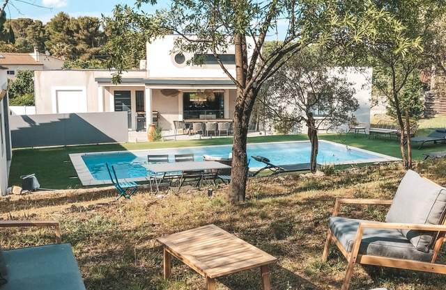 Villa and Mazet La Nîmoise
