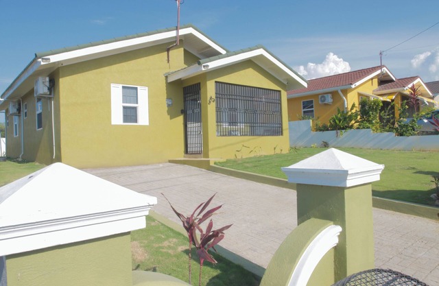 Villa Applebee – from Home to Yard @ Stonebrook Manor!