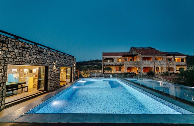 Villa Ariel - family house, pool & bar, basketball court