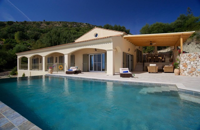 Villa Asteri - Secluded Location, Panoramic Sea Views, Infinity Pool.