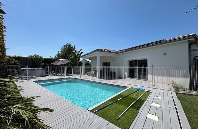 Villa at the gateway to Aveyron with pool and spa